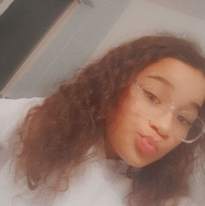 Meet your Posher, Mia